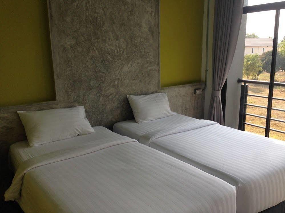 Pornsiri Hotel Sisaket מראה חיצוני תמונה